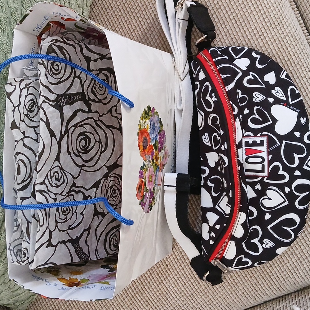 Black and White Heart Pattern Belt Bag NWOT